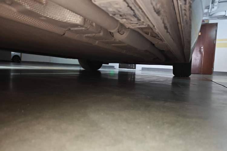 Used Denza D9 2024 DM-i 1050 Luxury Model Chassis Rear Right