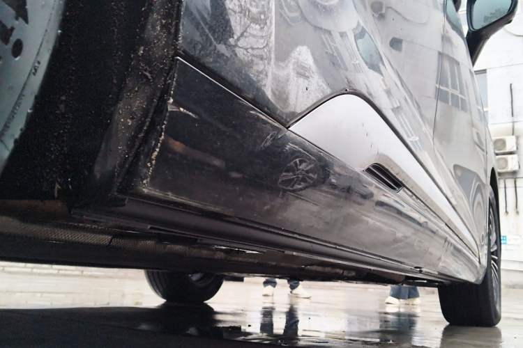 Used Denza D9 2024 DM-i 1050 Luxury Model Chassis Rear Right