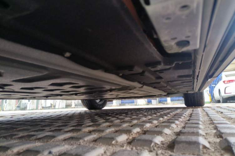 Used Denza D9 2024 EV 620 Premium Model Chassis Rear Right