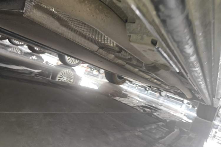 Used Denza D9 2024 DM-i 980 Four-Wheel Drive Prestige Model Chassis Rear Right