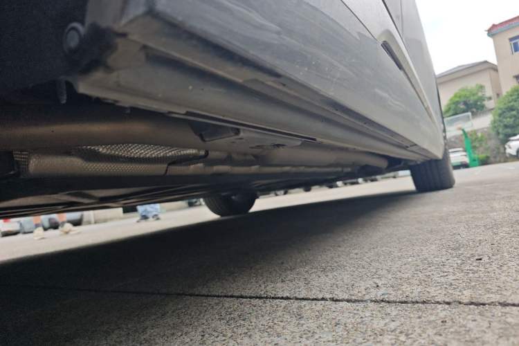 Used Denza D9 2024 DM-i 1050 Luxury Model Chassis Rear Right