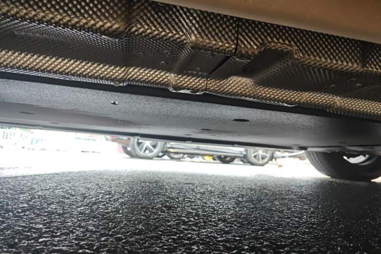 Used Denza D9 2024 DM-i 980 Four-Wheel Drive Prestige Model Chassis Rear