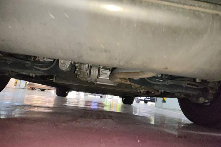 Used Denza D9 2024 DM-i 980 Four-Wheel Drive Prestige Model Chassis Rear