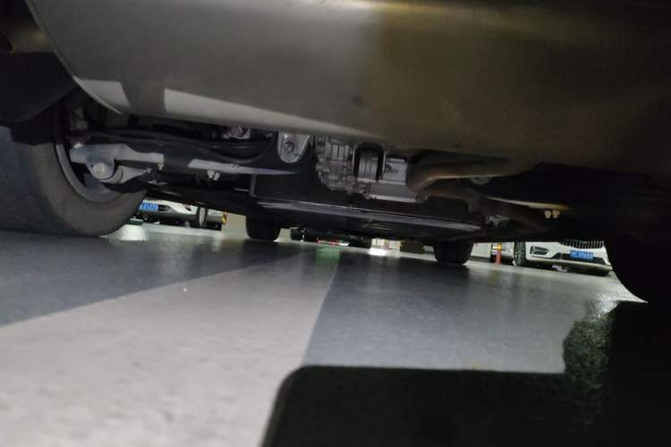 Used Denza D9 2024 DM-i 980 Four-Wheel Drive Prestige Model Chassis Rear