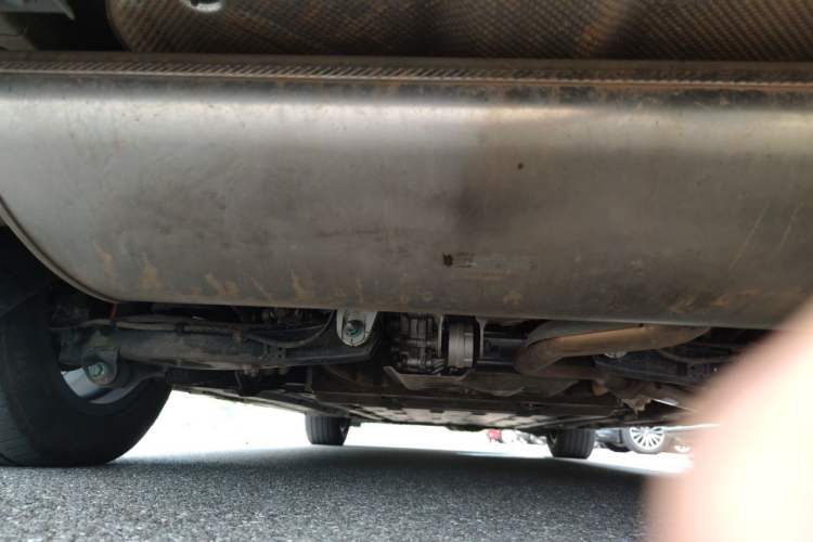 Used Denza D9 2024 DM-i 980 Four-Wheel Drive Flagship Model Chassis Rear