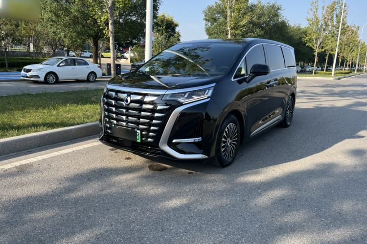 Denza D9 2024 DM-i 980 Four-Wheel Drive Prestige Model - Premium