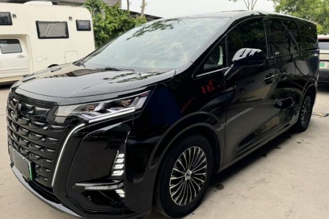 Used Denza D9 2024 DM-i 1050 Luxury Model