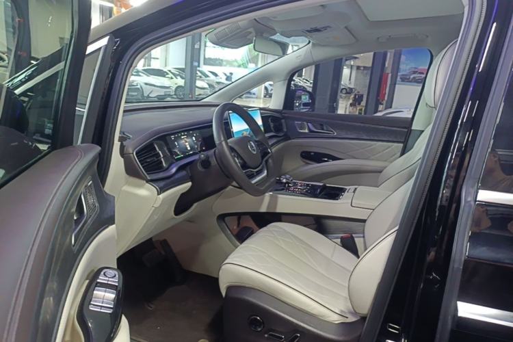 Used Denza D9 2024 DM-i 980 Four-Wheel Drive Prestige Model Driver Seat
