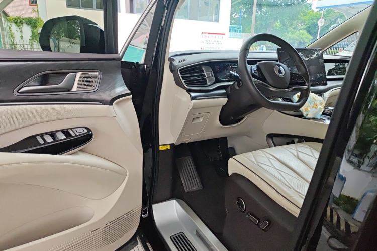 Used Denza D9 2024 DM-i 980 Four-Wheel Drive Prestige Model Driver Seat