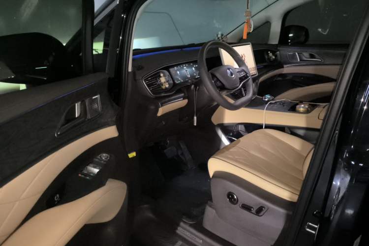 Used Denza D9 2024 DM-i 980 Four-Wheel Drive Prestige Model Driver Seat