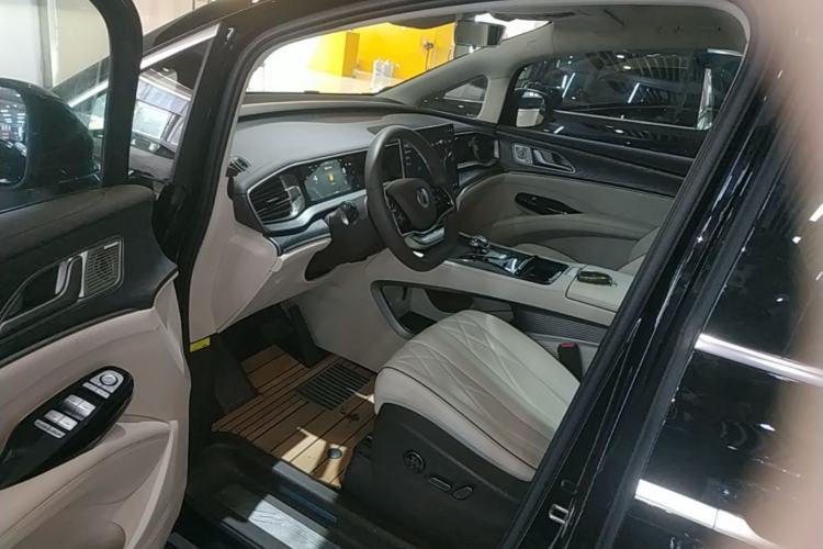 Used Denza D9 2024 DM-i 970 Luxury Model Driver Seat