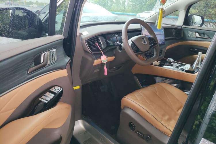 Used Denza D9 2024 DM-i 980 Four-Wheel Drive Prestige Model Driver Seat