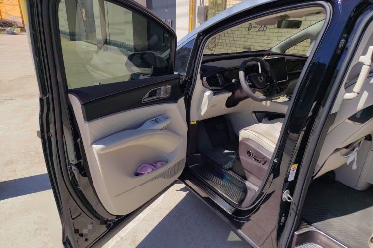 Used Denza D9 2024 DM-i 980 Four-Wheel Drive Prestige Model Driver Seat