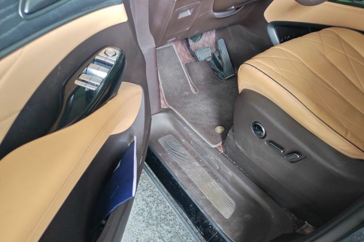 Used Denza D9 2024 DM-i 980 Four-Wheel Drive Flagship Model Driver Seat