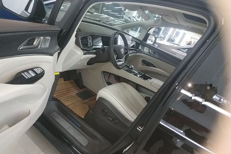 Used Denza D9 2024 DM-i 970 Luxury Model Driver Seat