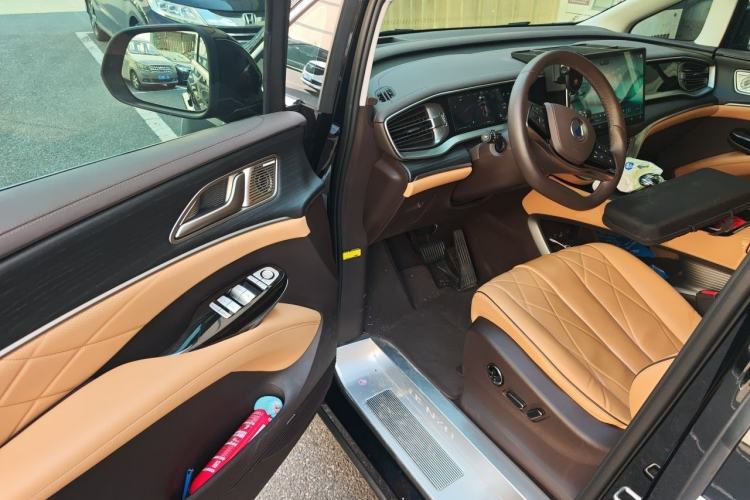 Used Denza D9 2024 DM-i 980 Four-Wheel Drive Prestige Model Driver Seat