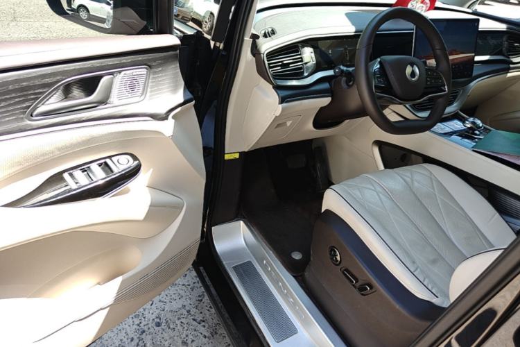 Used Denza D9 2024 DM-i 980 Four-Wheel Drive Prestige Model Driver Seat
