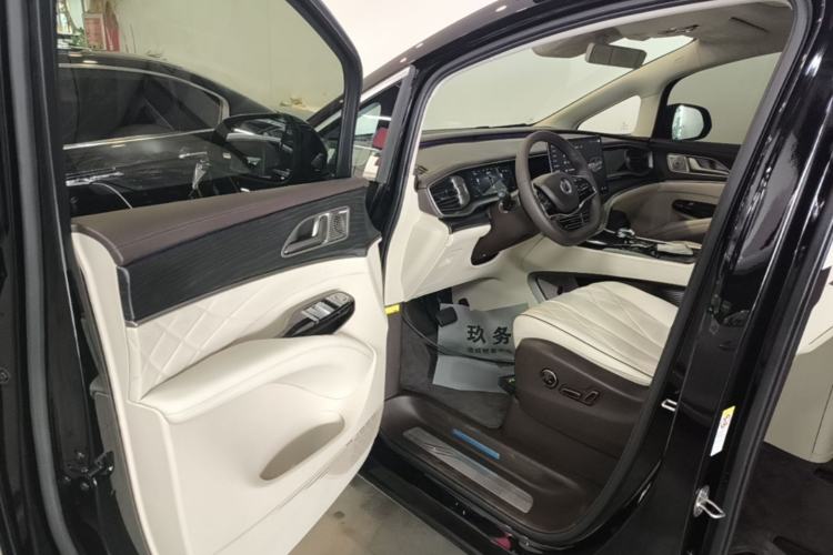 Used Denza D9 2024 DM-i 980 Four-Wheel Drive Prestige Model Driver Seat