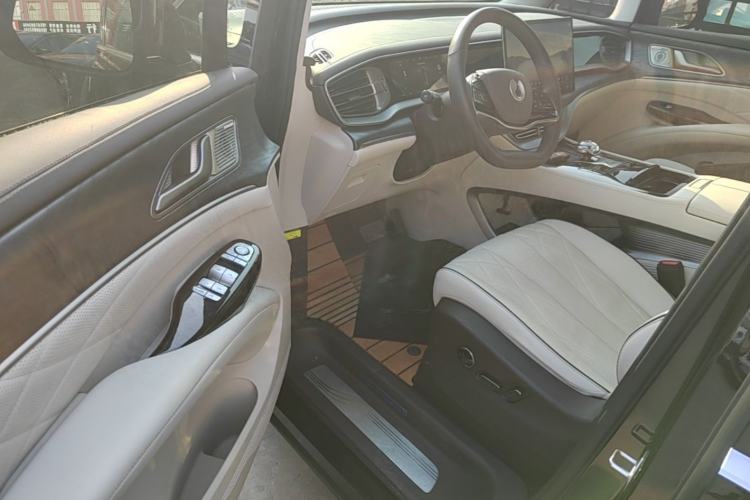 Used Denza D9 2024 DM-i 1050 Luxury Model Driver Seat