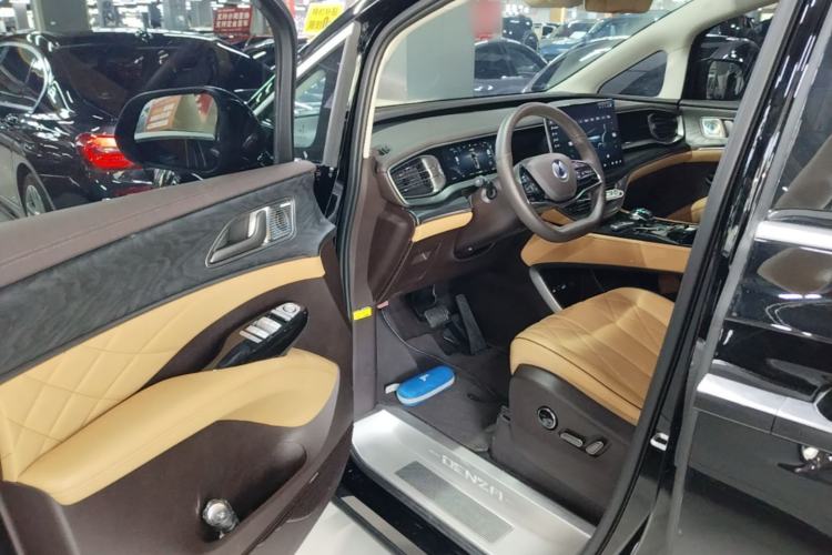 Used Denza D9 2024 DM-i 1050 Luxury Model Driver Seat
