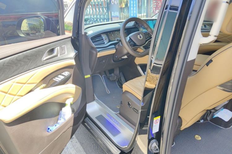 Used Denza D9 2024 DM-i 980 Four-Wheel Drive Prestige Model Driver Seat