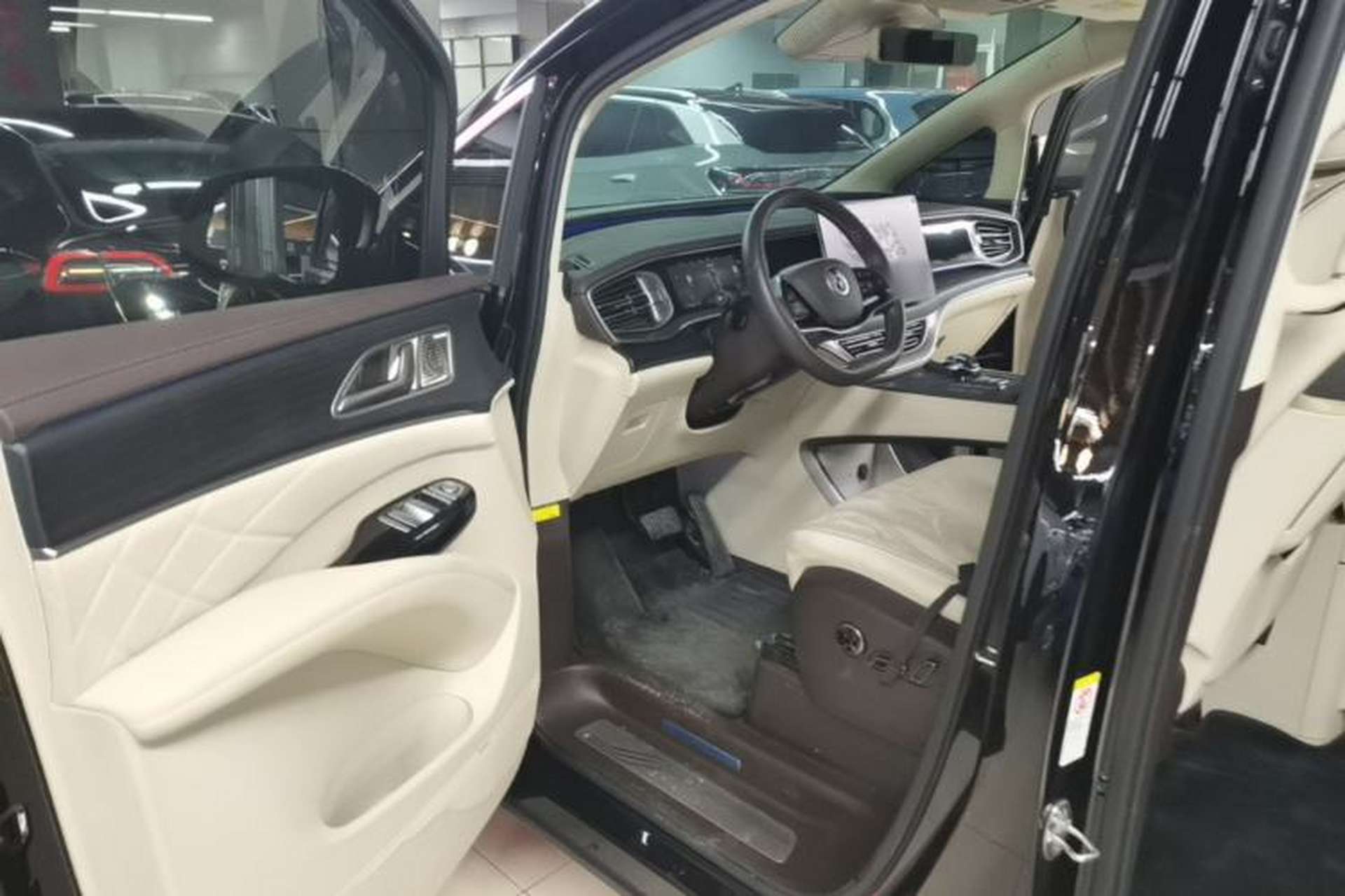 Used Denza D9 2024 DM-i 980 Four-Wheel Drive Prestige Model Driver Seat