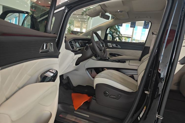 Used Denza D9 2024 DM-i 980 Four-Wheel Drive Prestige Model Driver Seat