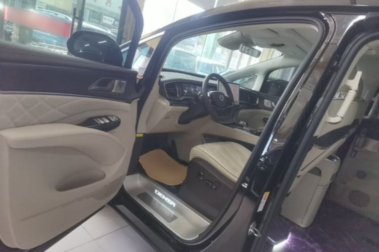 Used Denza D9 2024 DM-i 980 Four-Wheel Drive Prestige Model Driver Seat