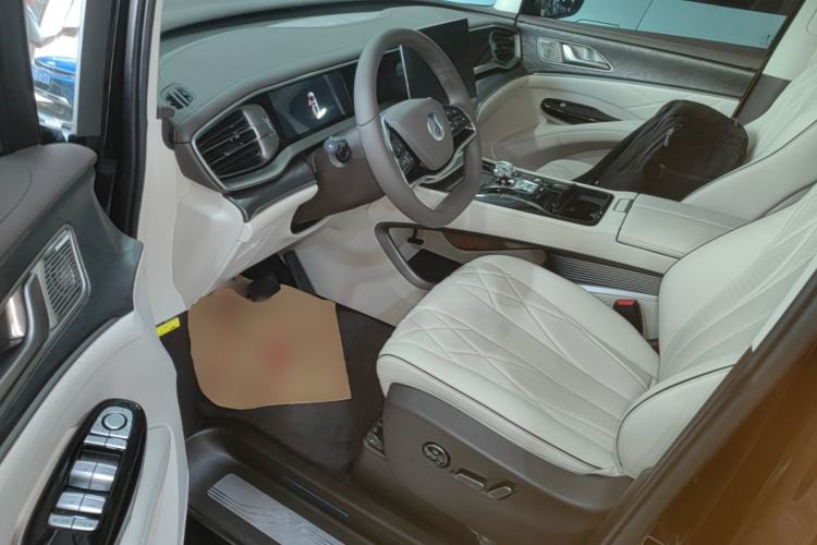 Used Denza D9 2024 DM-i 970 Luxury Model Driver Seat