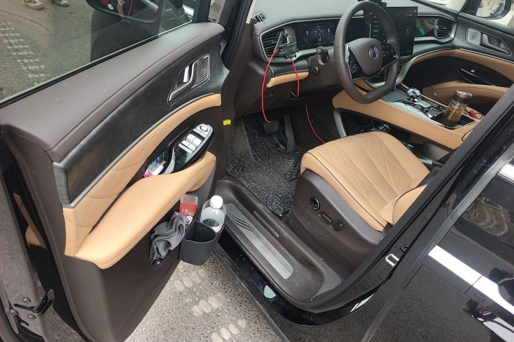 Used Denza D9 2024 EV 620 Premium Model Driver Seat