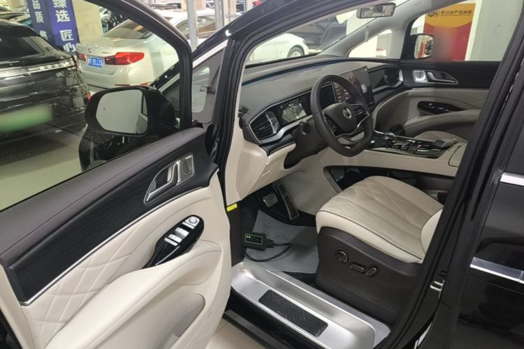 Used Denza D9 2024 DM-i 980 Four-Wheel Drive Prestige Model Driver Seat