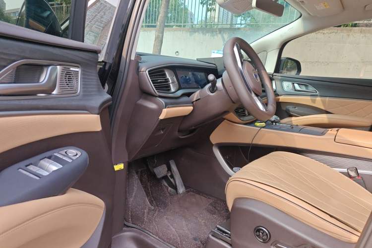 Used Denza D9 2024 DM-i 980 Four-Wheel Drive Prestige Model Driver Seat