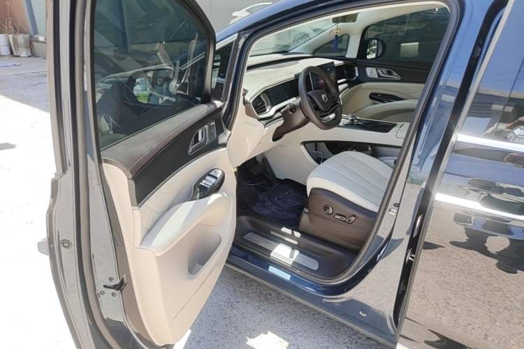 Used Denza D9 2024 DM-i 980 Four-Wheel Drive Flagship Model Driver Seat