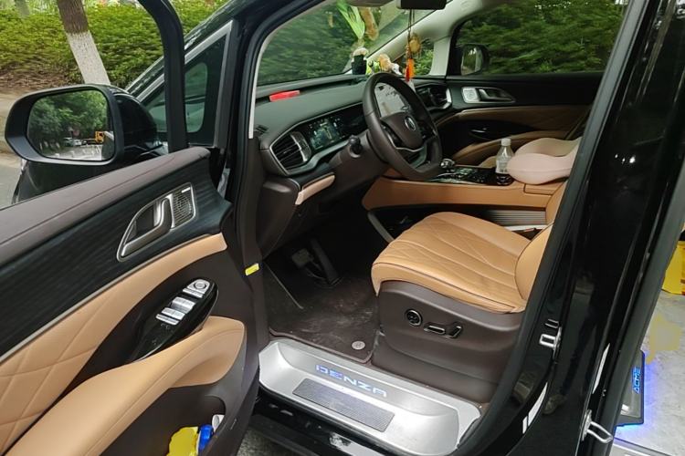 Used Denza D9 2024 DM-i 980 Four-Wheel Drive Prestige Model Driver Seat