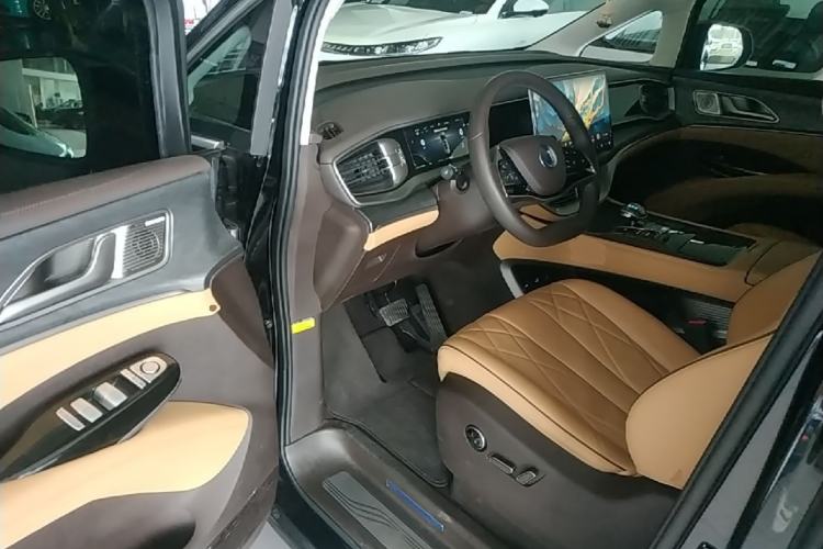 Used Denza D9 2024 DM-i 1050 Luxury Model Driver Seat