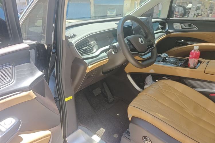 Used Denza D9 2024 EV 600 Four-Wheel-Drive Flagship Model Driver Seat