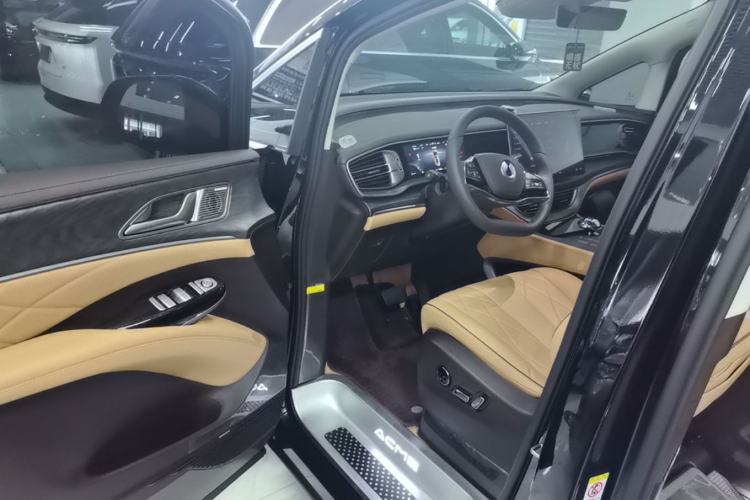 Used Denza D9 2024 DM-i 980 Four-Wheel Drive Prestige Model Driver Seat