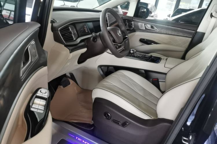 Used Denza D9 2024 DM-i 1050 Luxury Model Driver Seat