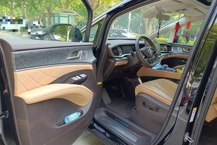 Used Denza D9 2024 DM-i 1050 Luxury Model Driver Seat