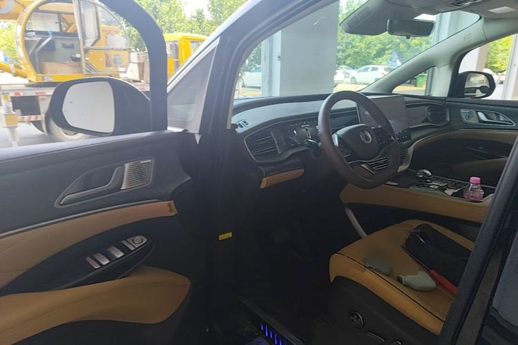 Used Denza D9 2024 DM-i 1050 Luxury Model Driver Seat