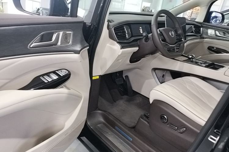 Used Denza D9 2024 DM-i 1050 Luxury Model Driver Seat