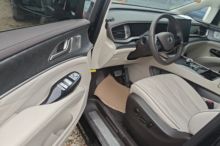 Used Denza D9 2024 DM-i 970 Luxury Model Driver Seat