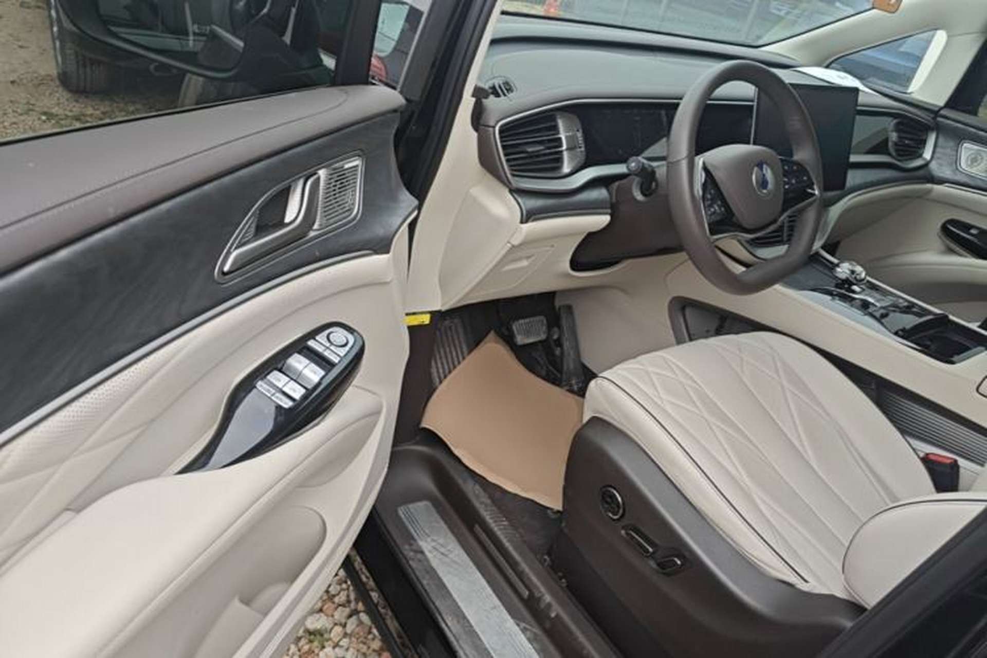 Used Denza D9 2024 DM-i 970 Luxury Model Driver Seat