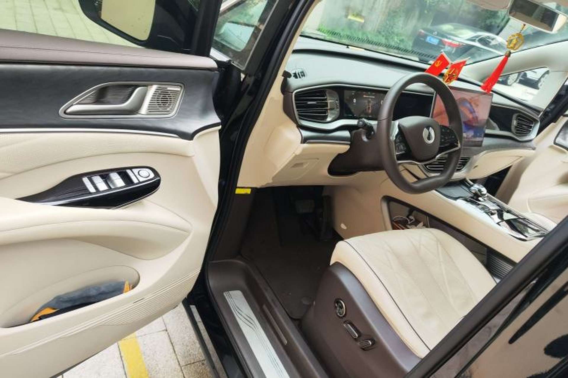 Used Denza D9 2024 DM-i 1050 Luxury Model Driver Seat