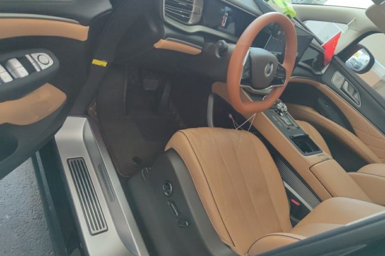 Used Denza D9 2024 DM-i 980 Four-Wheel Drive Prestige Model Driver Seat