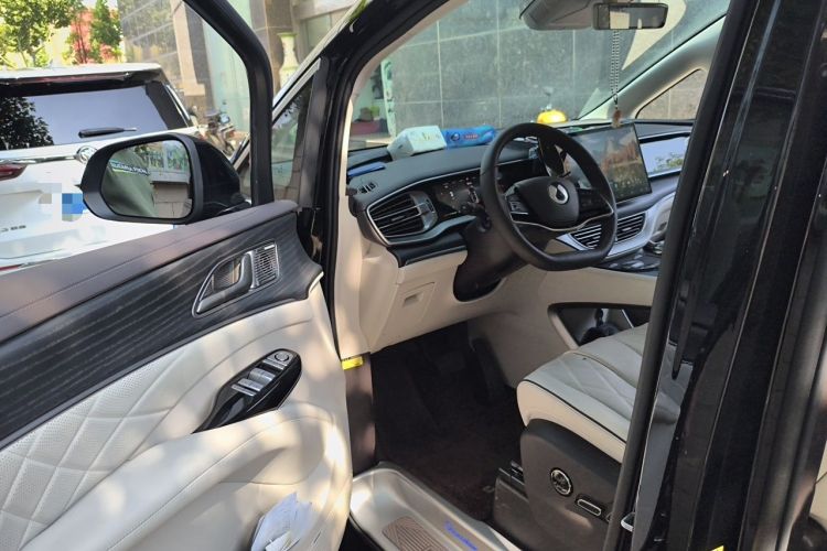 Used Denza D9 2024 DM-i 980 Four-Wheel Drive Prestige Model Driver Seat