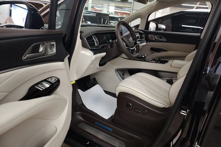 Used Denza D9 2024 DM-i 980 Four-Wheel Drive Flagship Model Driver Seat