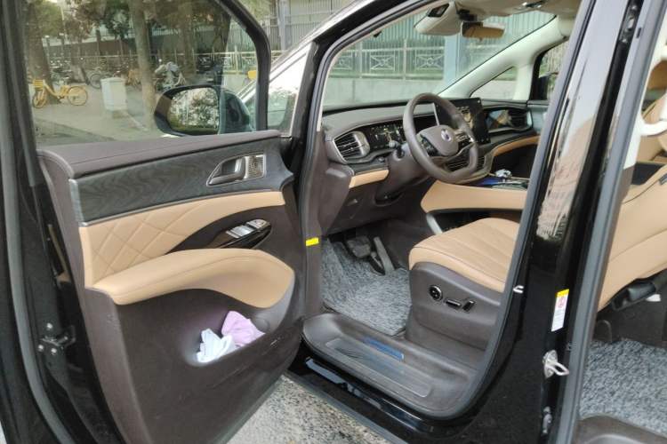 Used Denza D9 2024 EV 620 Premium Model Driver Seat