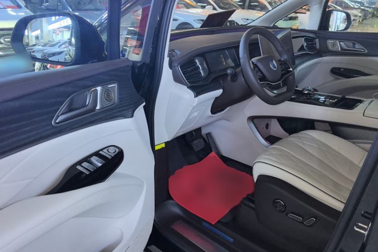 Used Denza D9 2024 DM-i 980 Four-Wheel Drive Prestige Model Driver Seat