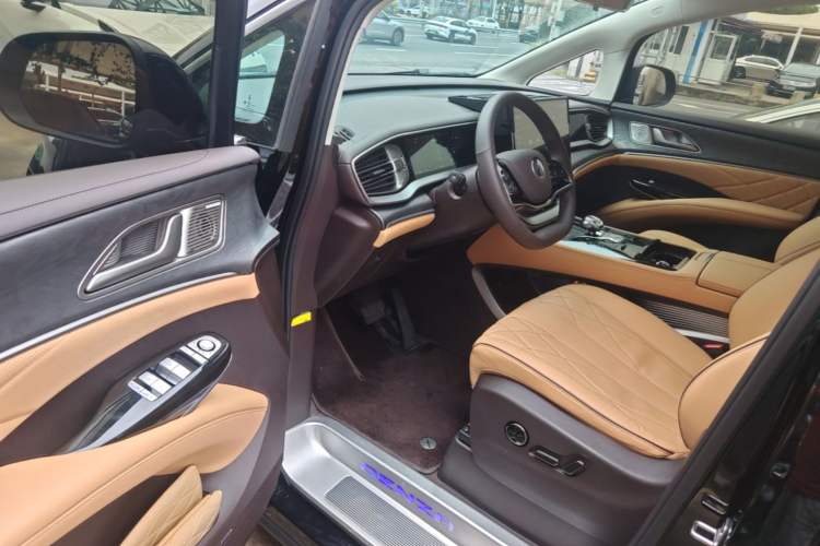 Used Denza D9 2024 DM-i 1050 Luxury Model Driver Seat